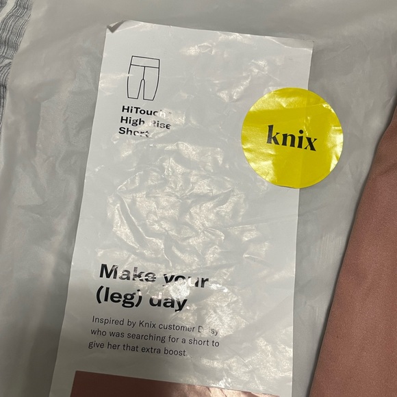 BNWT HiTouch™️ High Rise Short - colour rosewood - Picture 8 of 9